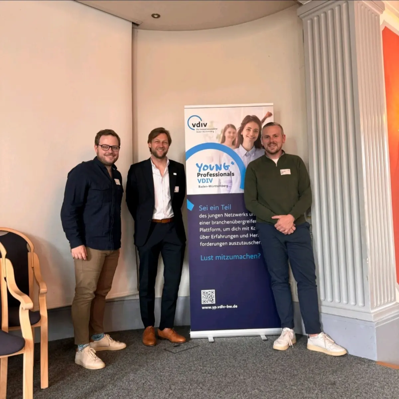 "KI und Automatisierung - in welche Zukunft steuert die Hausverwaltung?" 🤖 Unter diesem Titel luden die YOUNG* Professionals VDIV Baden-Württemberg das casavi Team in das Landschloss Korntal ein.